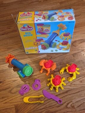 Vintage 90's Hasbro Play-Doh Bug Oozer